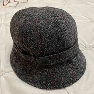 Womens Wool Blend Bucket Hat in Charcoal with Red Windowpane